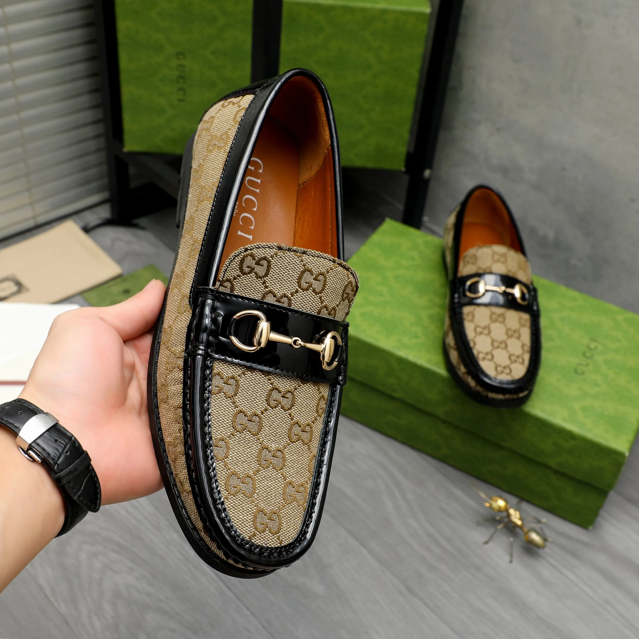 Men's shoes 💰400 Product trademark: GUCCI "Gucci" casual slip-on shoes Regular size: 38-45 (45 is custom-made and non-returnable) Product materials: Selected webbing breathable upper, cowhide lining, rubber outsole